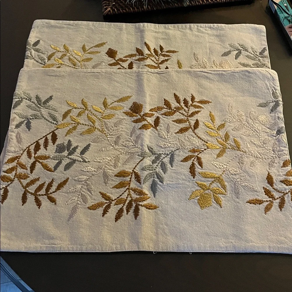 Set of 2 Crate & Barrel Aveline placemats linen blend